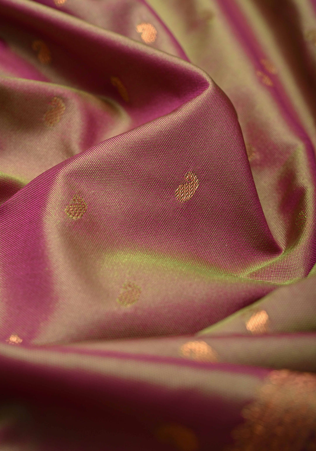 Green-pink Dual tone Kanchi Semi Silk Saree with Paisley Zari Buttas and Geomatric Motifs on Border