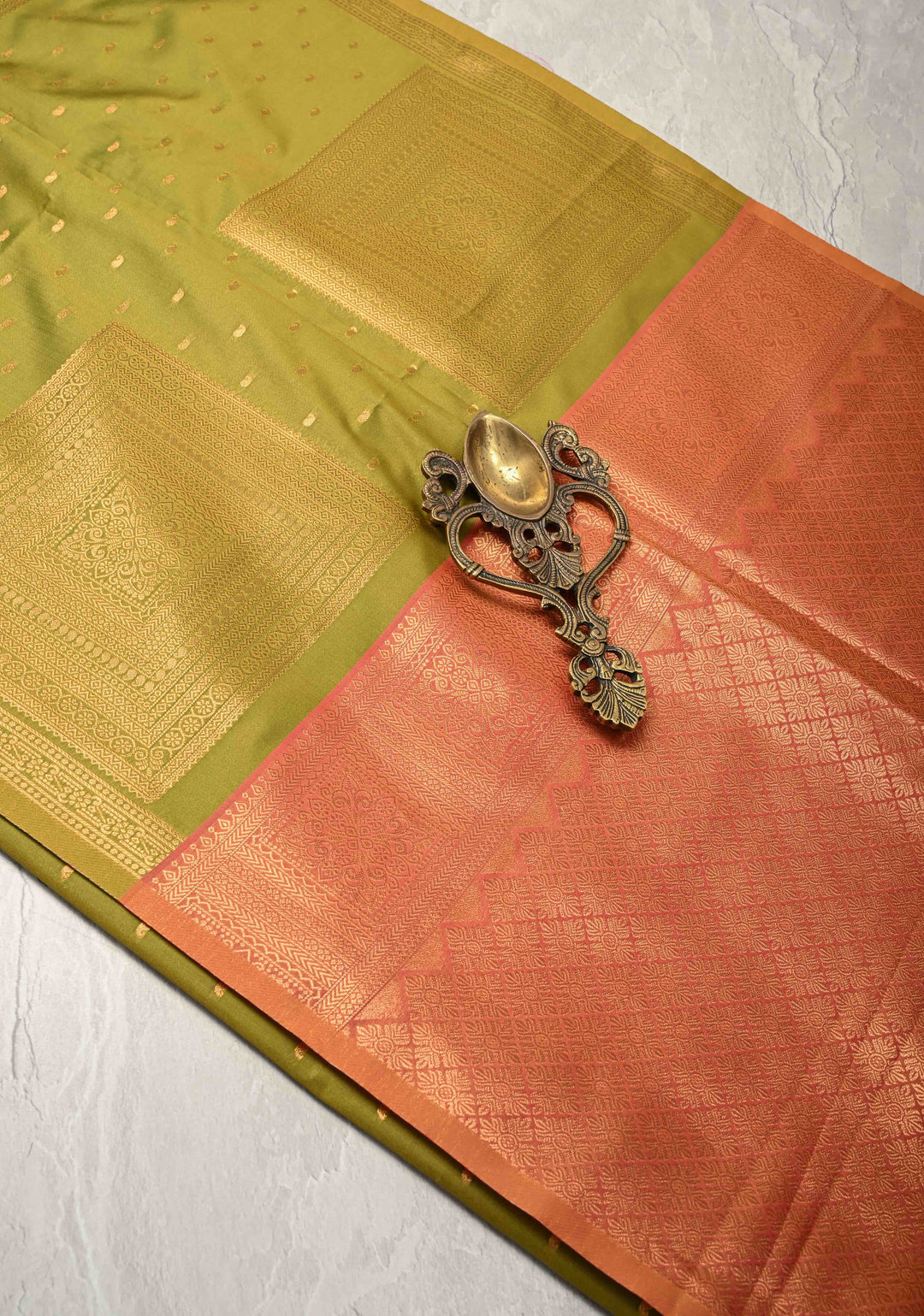 Henna Green Dual tone Kanchi Semi Silk Saree with Paisley Zari Buttas and Geomatric Motifs on Border