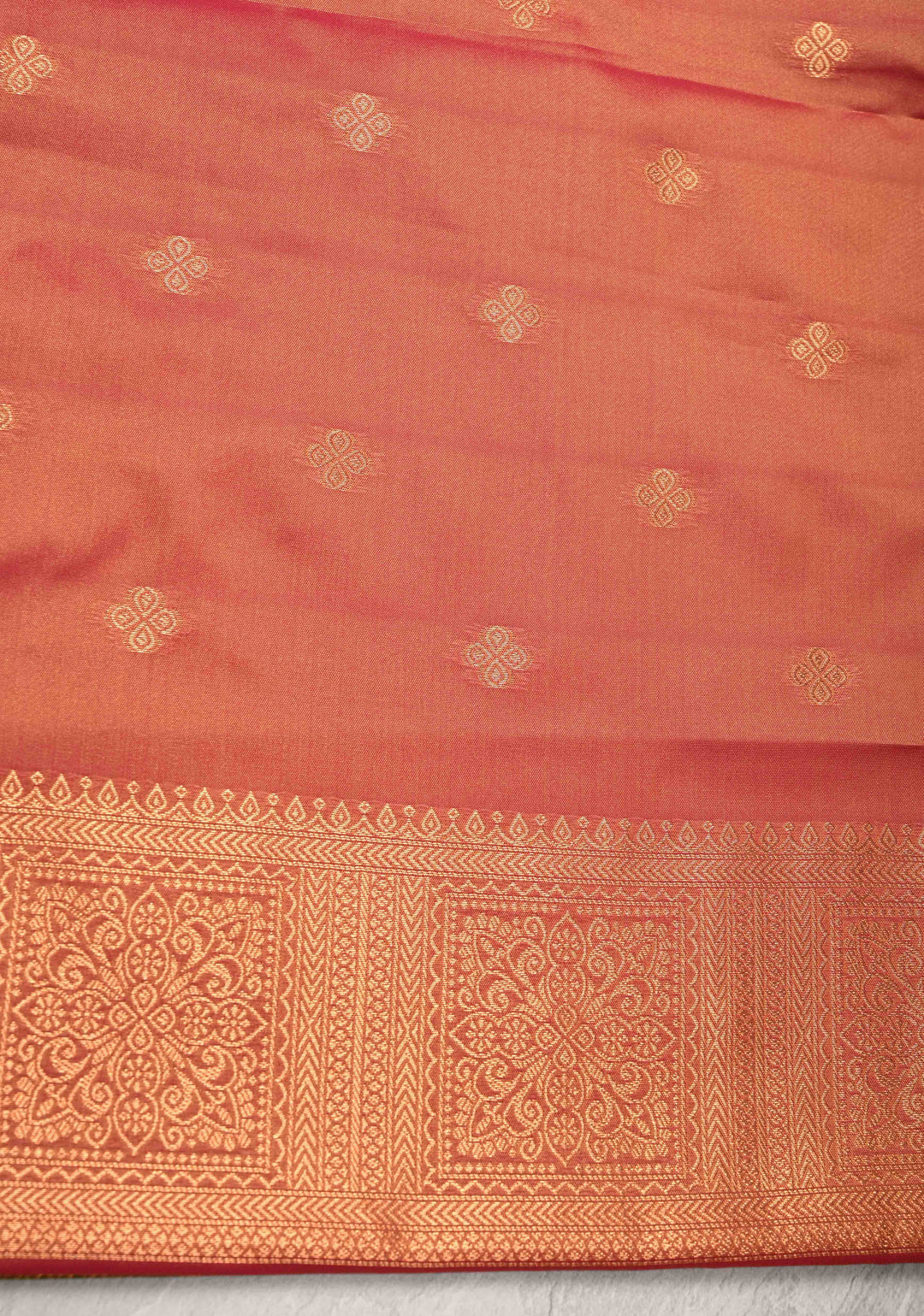 Henna Green Dual tone Kanchi Semi Silk Saree with Paisley Zari Buttas and Geomatric Motifs on Border