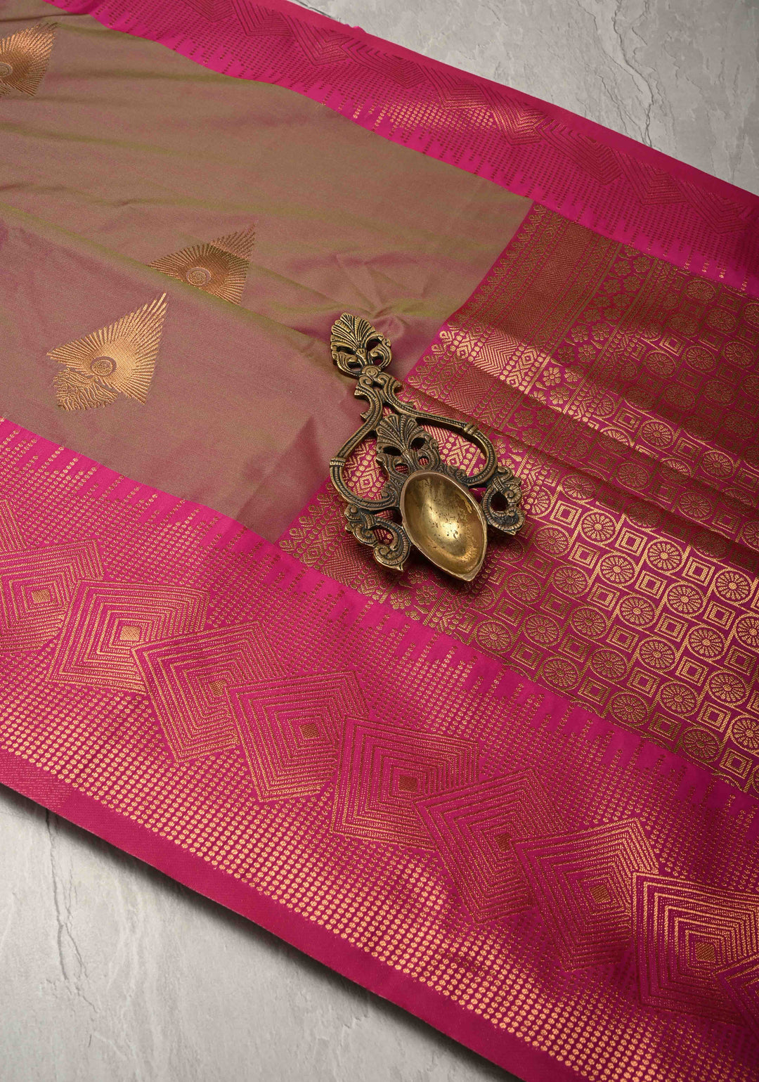 Green-Pink Dual Tone Kanchi Semi Silk Saree with Zari Buttas and Contrst Zari Border
