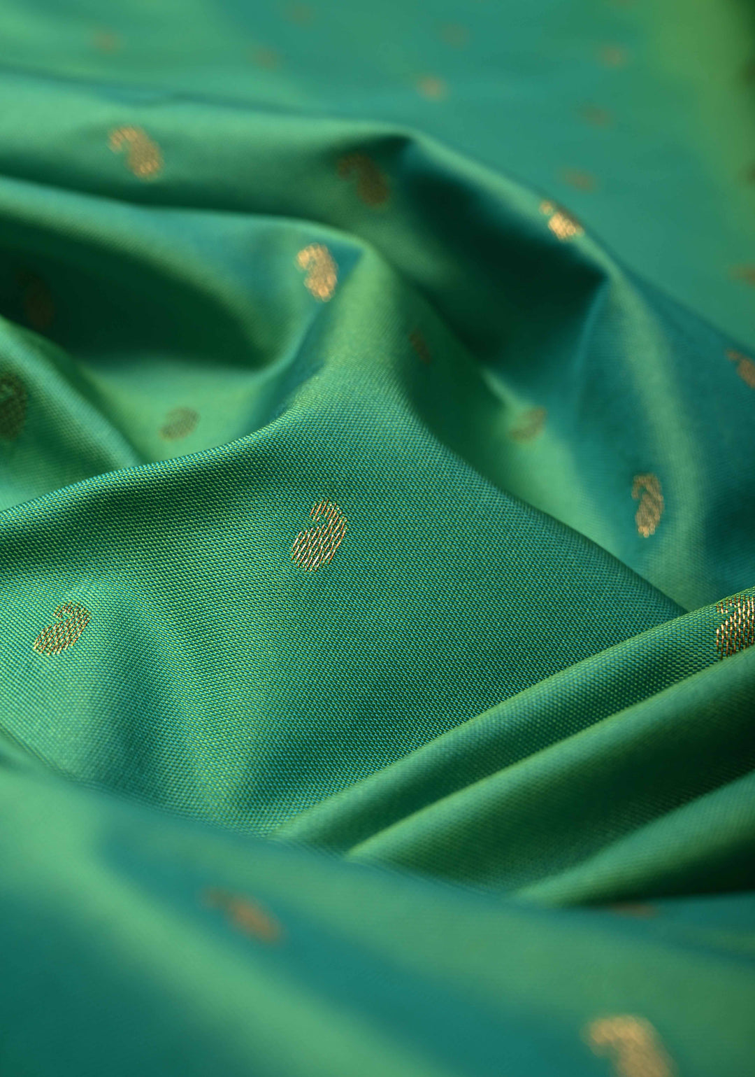 Green Dual Tone Kanchi Semi Silk Saree with Paisley Zari Buttis and Geomatric Motifs on Border