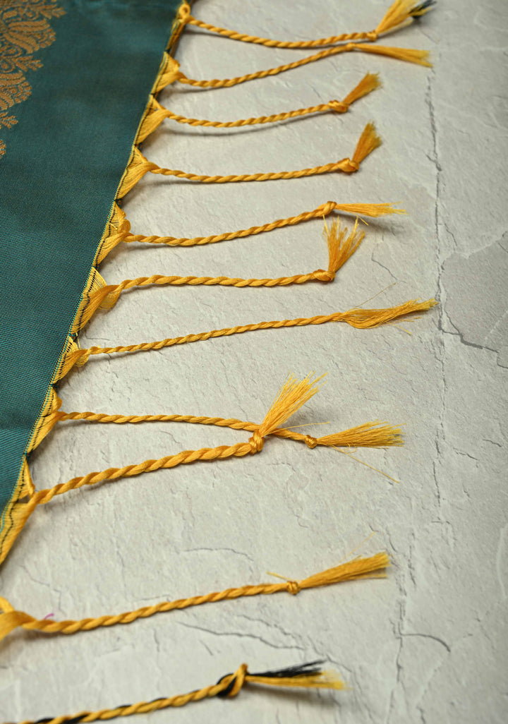 Green Dual Tone Kanchi Semi Silk Saree with Temple Chariot Zari Buttas and Zari Border