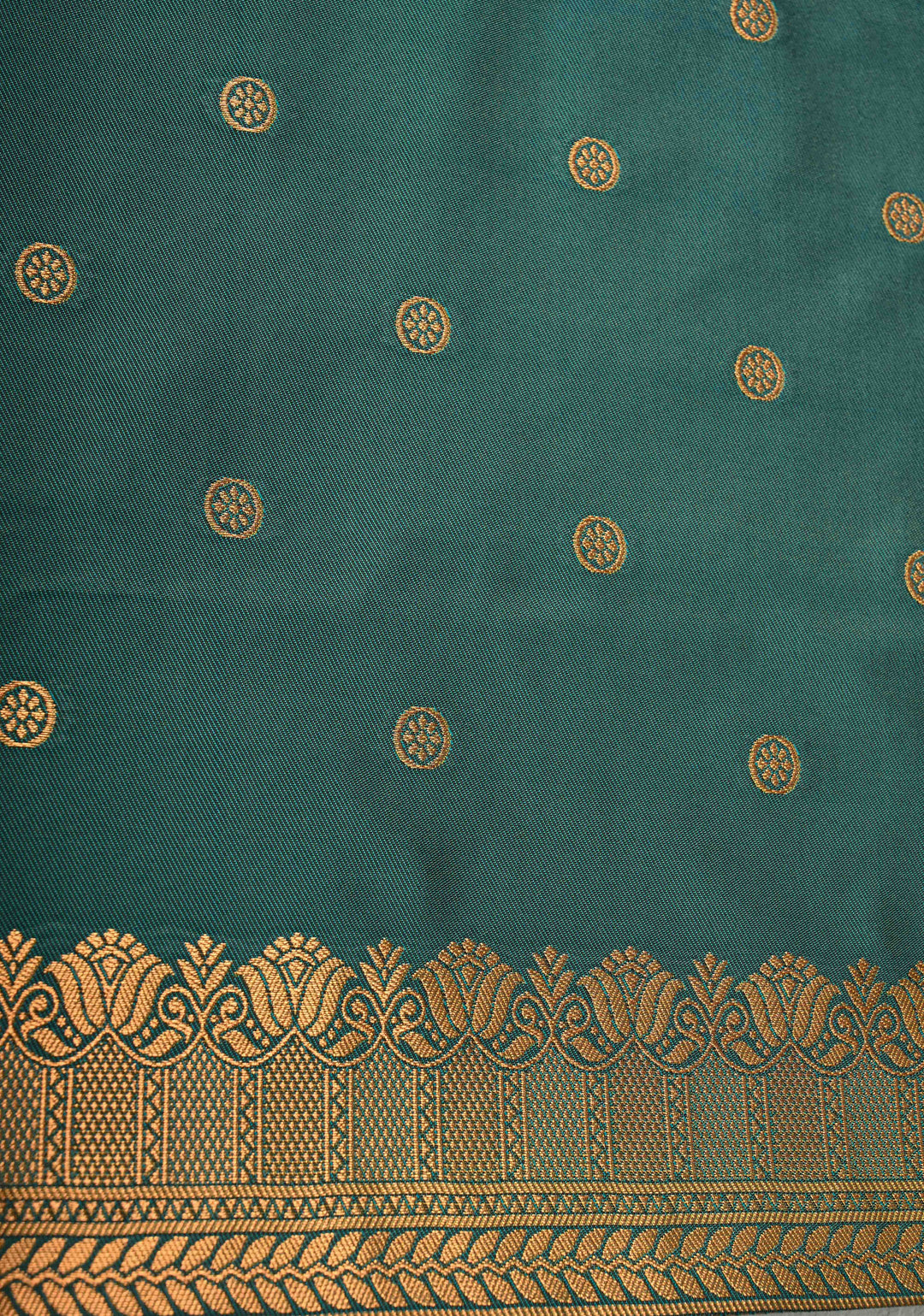 Green Dual Tone Kanchi Semi Silk Saree with Temple Chariot Zari Buttas and Zari Border