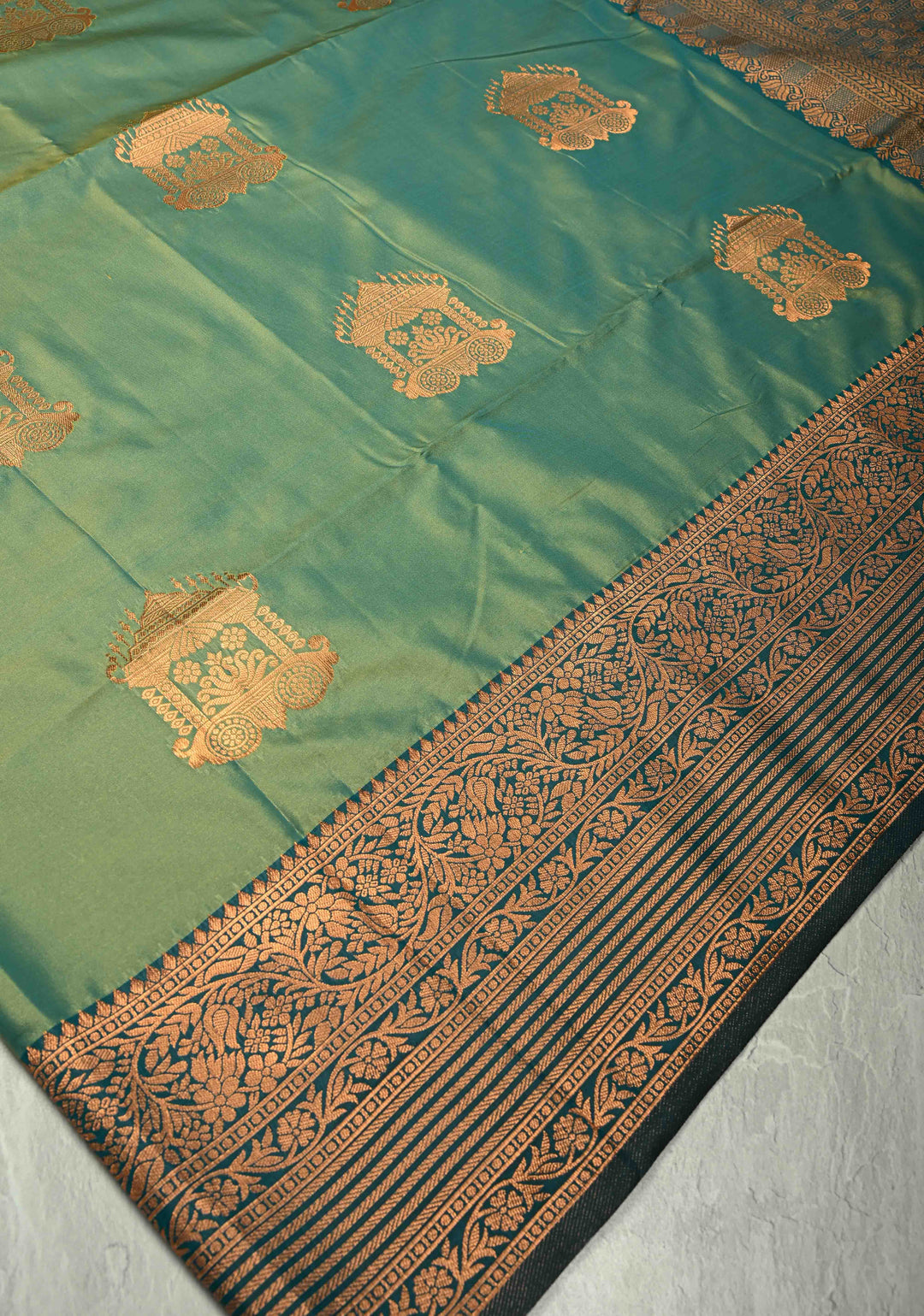 Green Dual Tone Kanchi Semi Silk Saree with Temple Chariot Zari Buttas and Zari Border