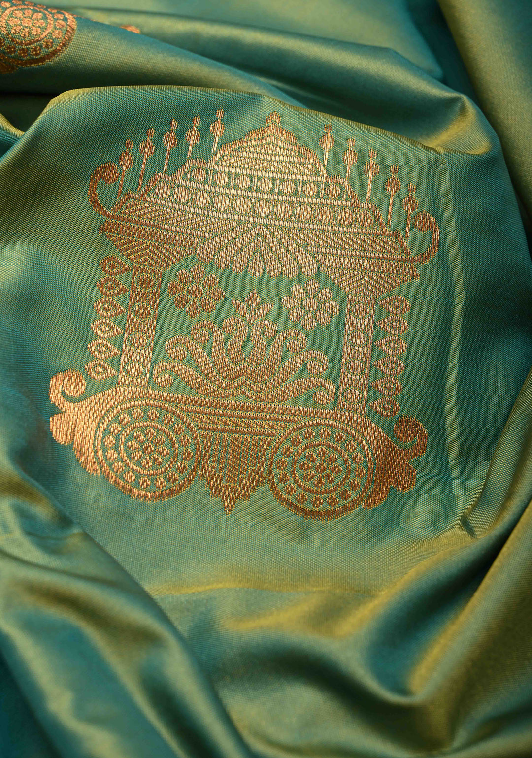 Green Dual Tone Kanchi Semi Silk Saree with Temple Chariot Zari Buttas and Zari Border