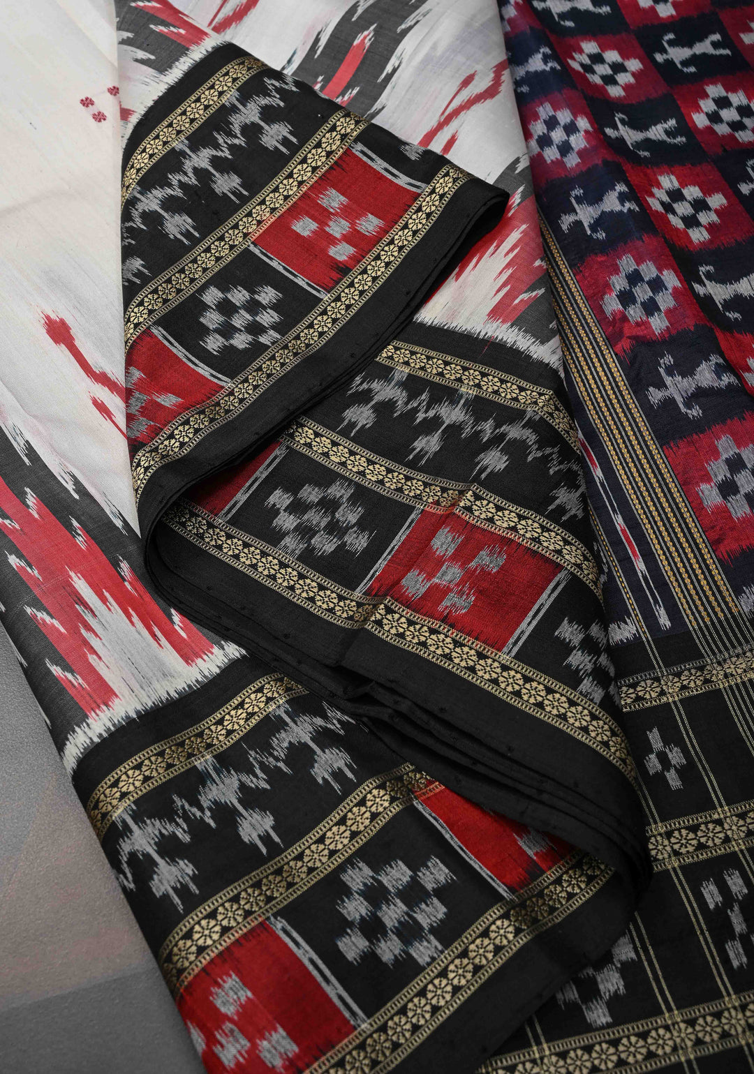 Off White Handloom Sambalpuri Ikkat Silk Saree with Contrast Dolabedi Border and No Blouse Piece | SILK MARK CERTIFIED