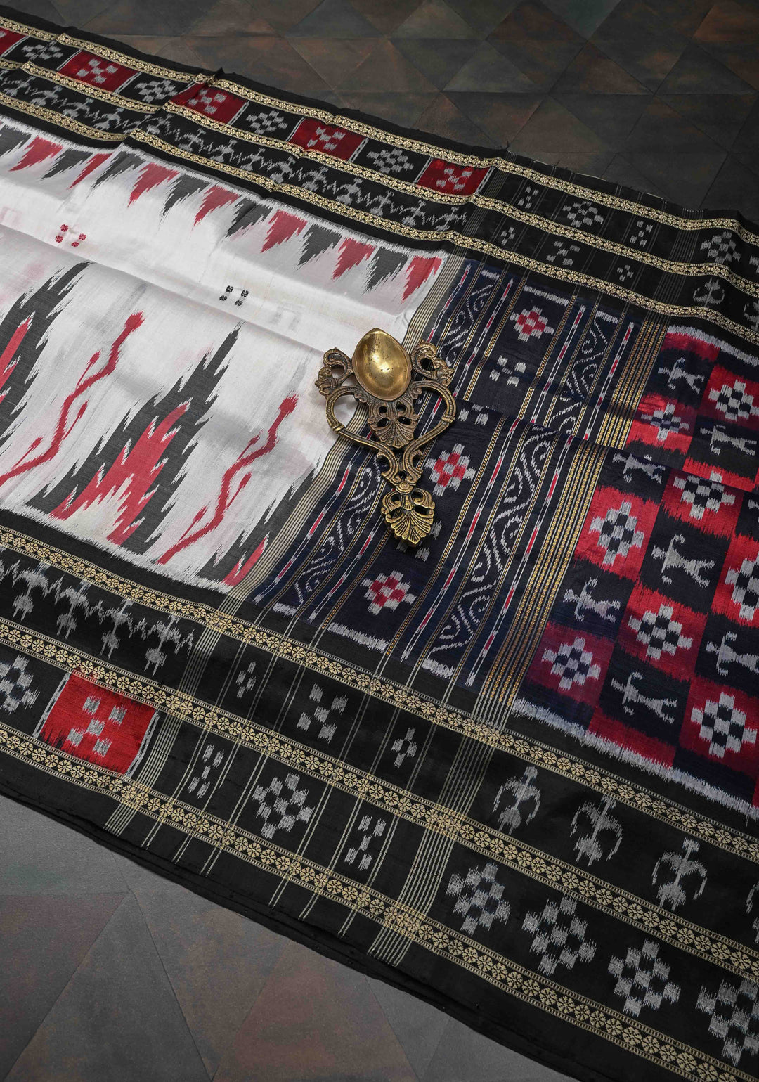 Off White Handloom Sambalpuri Ikkat Silk Saree with Contrast Dolabedi Border and No Blouse Piece | SILK MARK CERTIFIED