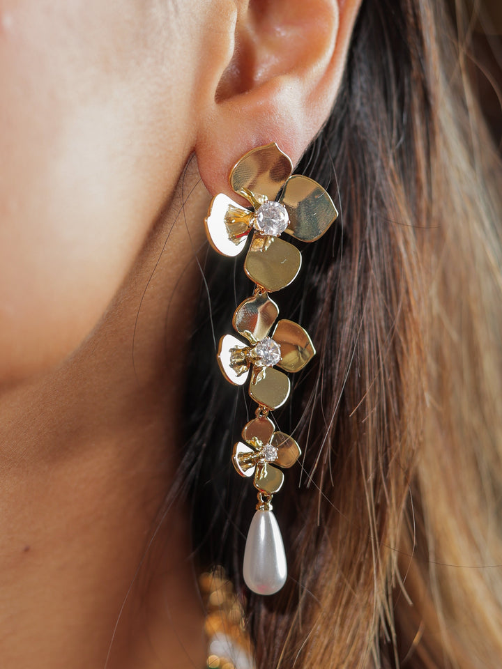 Piya Flower-Shaped with Pearl Earrings