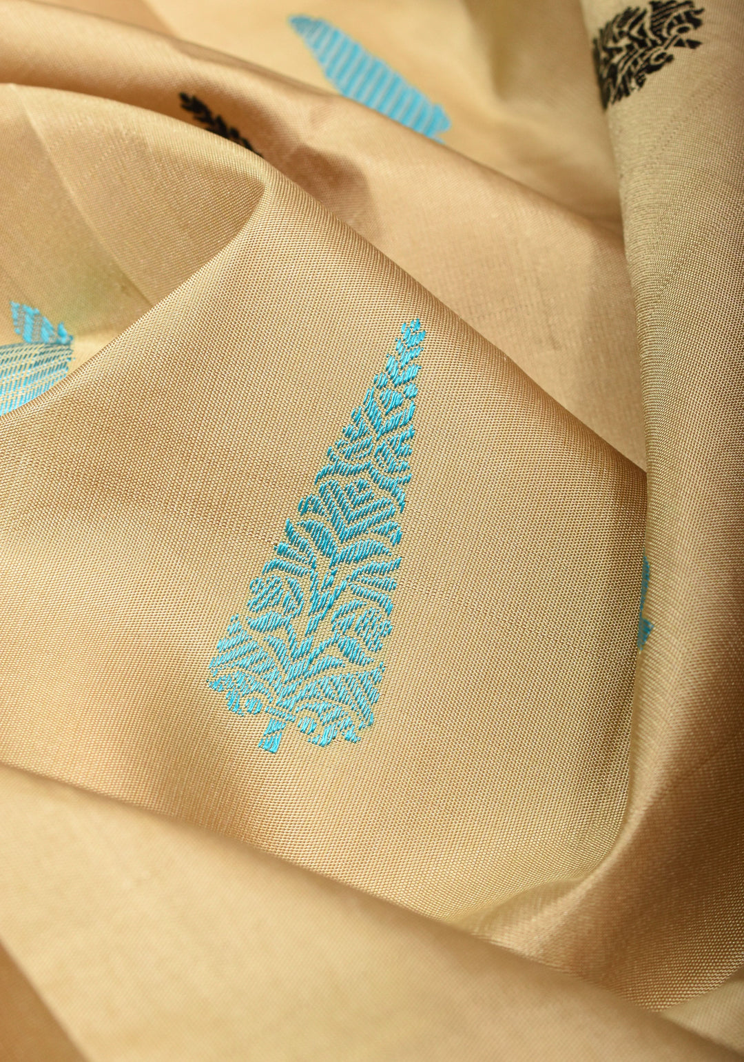 Stunning Beige Pure Gadwal Silk Saree with Thread Buttas and Contrast Bluish  Border | SILK MARK CERTIFIED