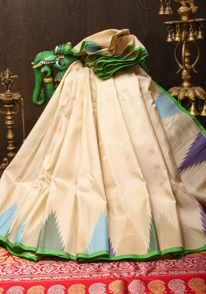 Exquisite Cream Gadwal Silk Saree with Sona Rupa Damask Motif and Temple Zari Border | SILK MARK CERTIFIED
