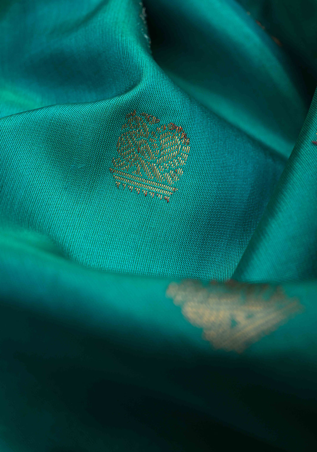 Greenish Cyan Gadwal Pure Silk Saree with Sona Rupa Buttas and Meenakari Zari Border, Pallu | SILK MARK CERTIFIED