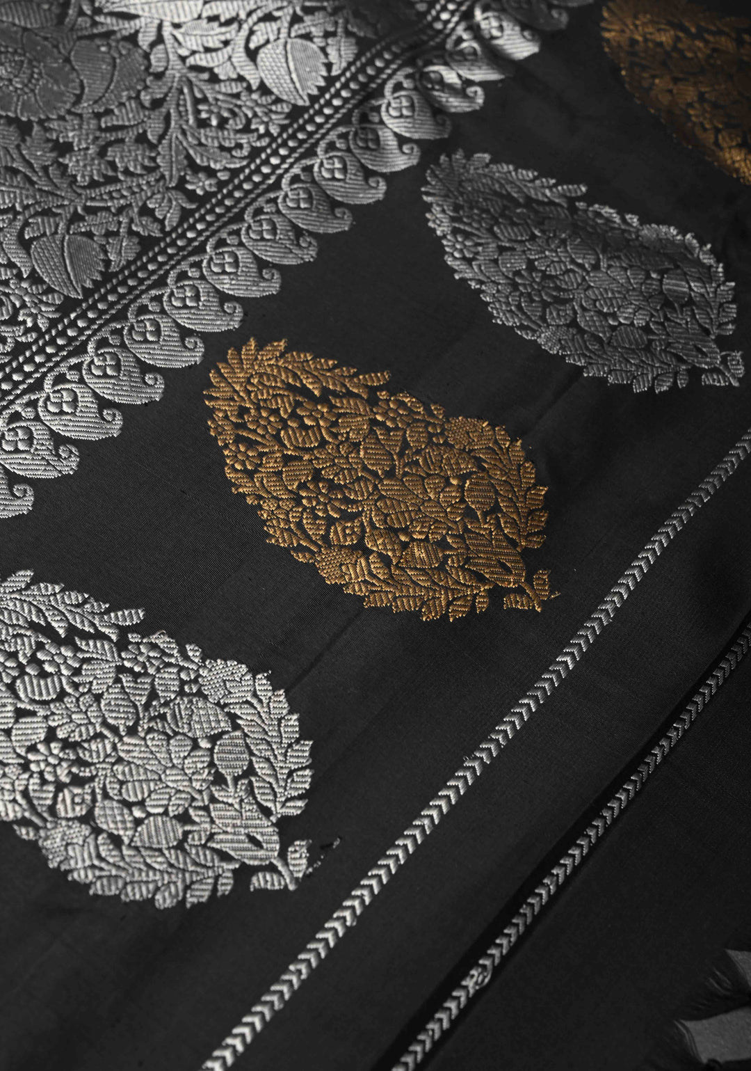 Black Gadwal Pure Silk Saree with Buttas and Silver Zari Border | SILK MARK CERTIFIED