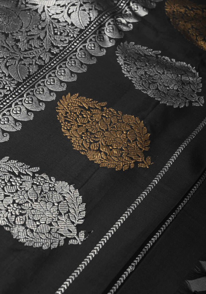 Black Gadwal Pure Silk Saree with Buttas and Silver Zari Border | SILK MARK CERTIFIED