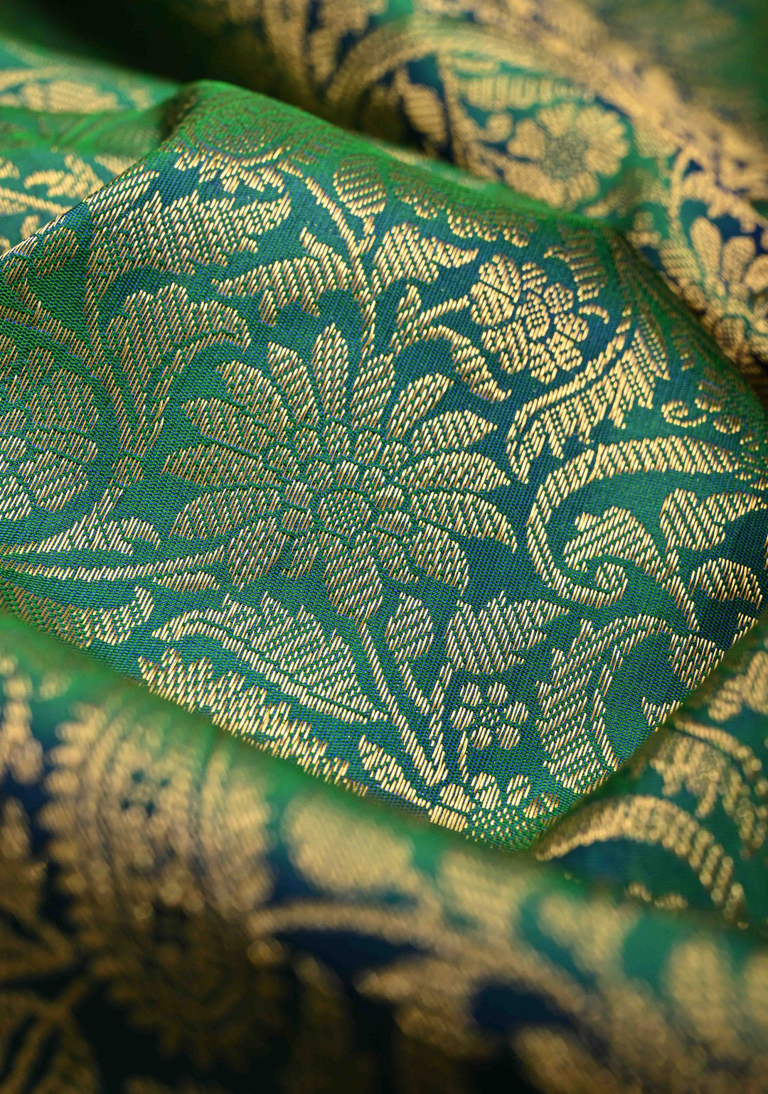 PREORDER : Stunning Peacock Green Gadwal Pure Silk Saree with Pashmina Brocade and Meenakari Magenta Pallu | SILK MARK CERTIFIED