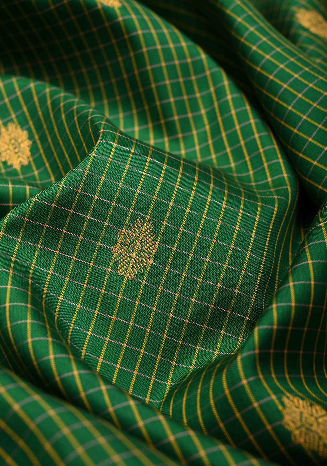 Green Gadwal Pure Silk Saree with Zari Border Zari Checks and Floral Motifs | Silk Mark Certified (Copy)