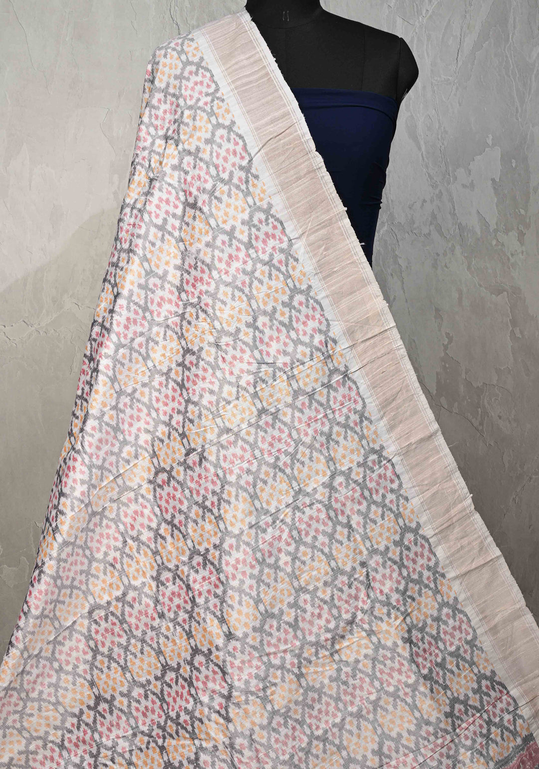 Dupatta : white Ikkat Pure Raw Silk Dupatta with handmade tassels | SILK MARK CERTIFIED