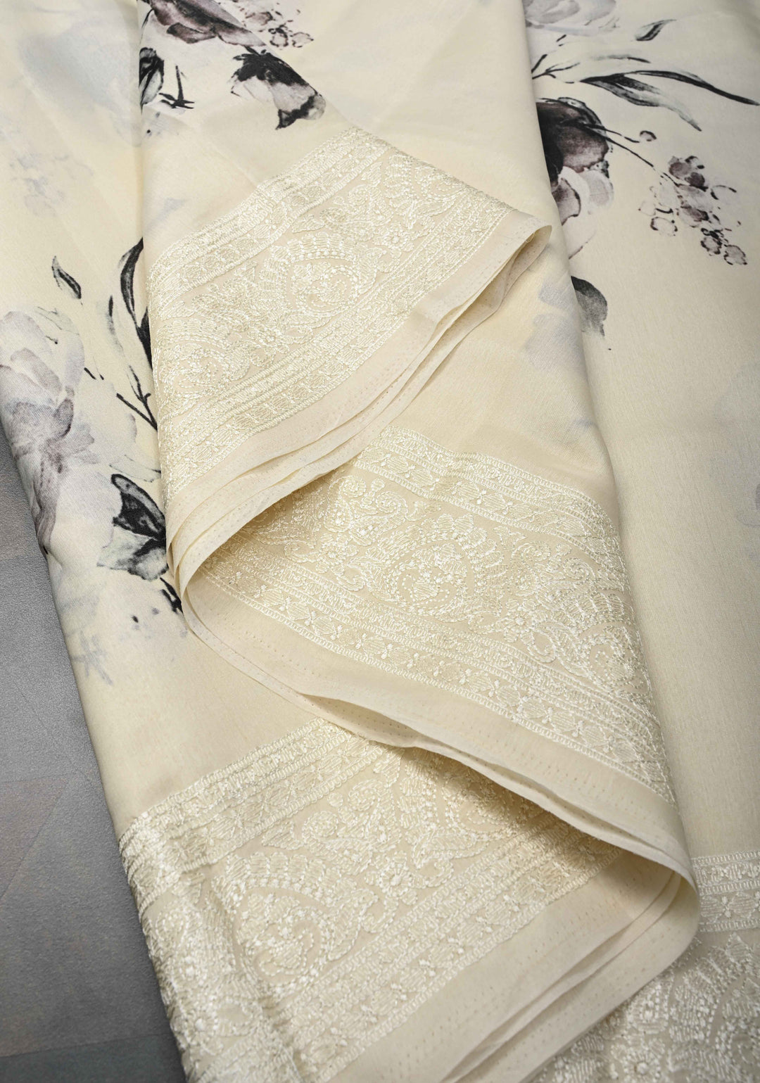 Cream Viscose  Saree With Floral Digital Print And Thread Work Border