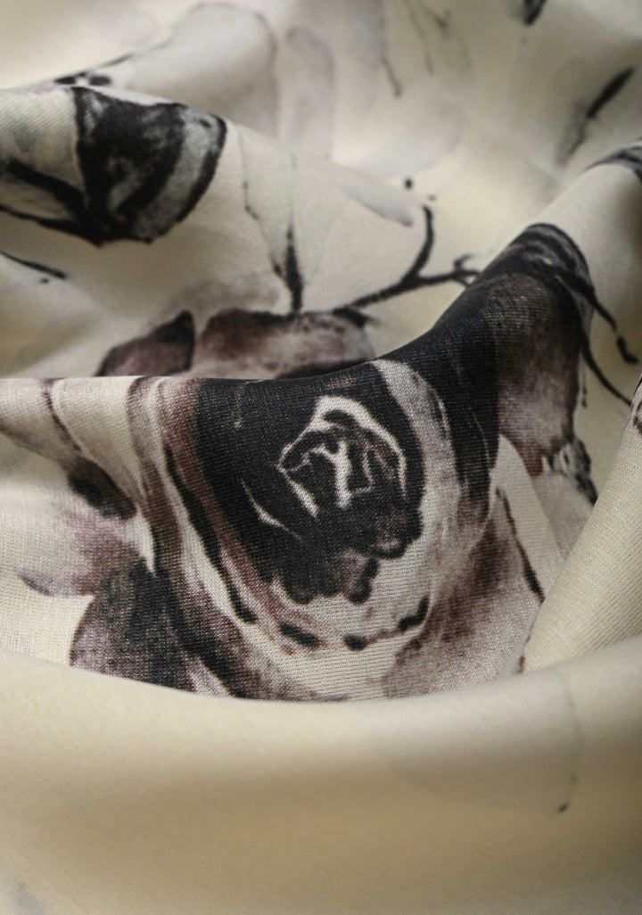Cream Viscose  Saree With Floral Digital Print And Thread Work Border