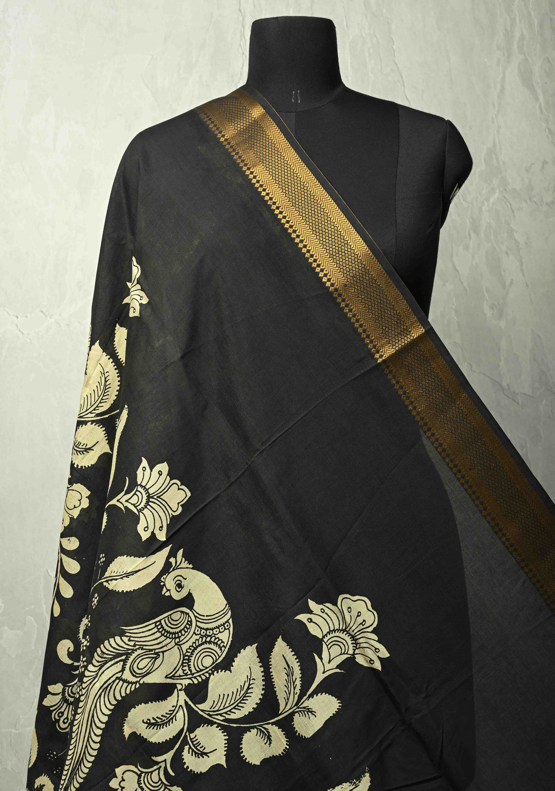 DUPATTA : Black Pen Kalamakari on Mangalagiri Silk Cotton Dupatta with Peacock Design and Zari Border