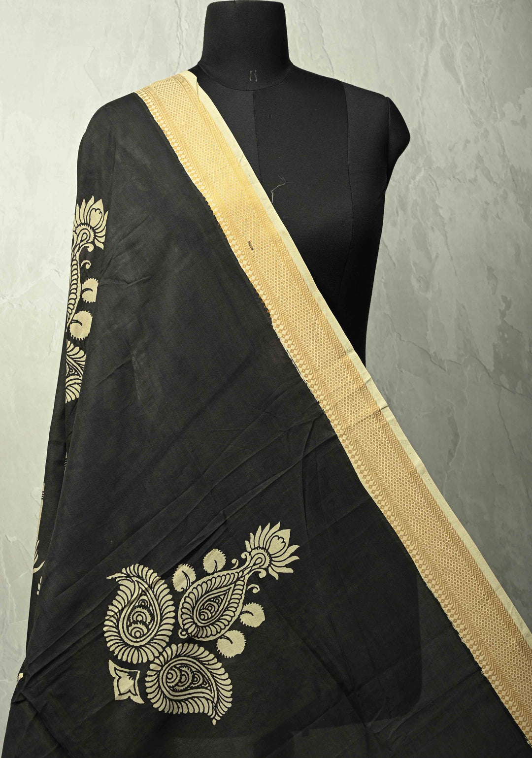 DUPATTA : Black Pen Kalamakari on Mangalagiri Silk Cotton Dupatta with churnning Butter Theme and Zari Border