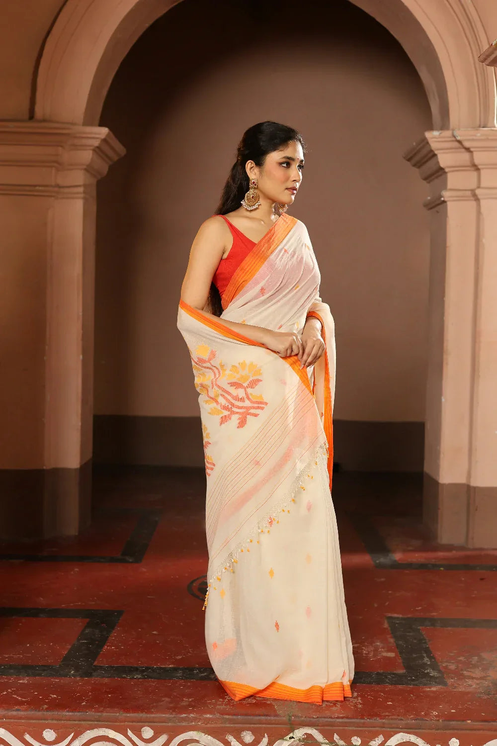 Handloom Off White and Orange Pure Cotton Floral Jamdani Saree | SHOBITAM