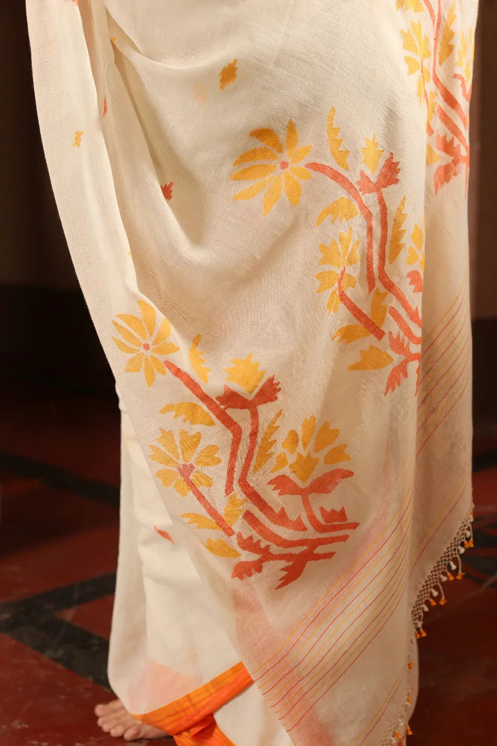 Handloom Off White and Orange Pure Cotton Floral Jamdani Saree | SHOBITAM