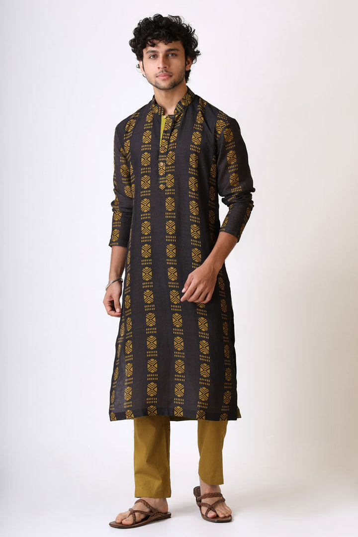 SANGHARSH BLACK BUTTI KURTA PANT SET (set of 2) | SHOBITAM
