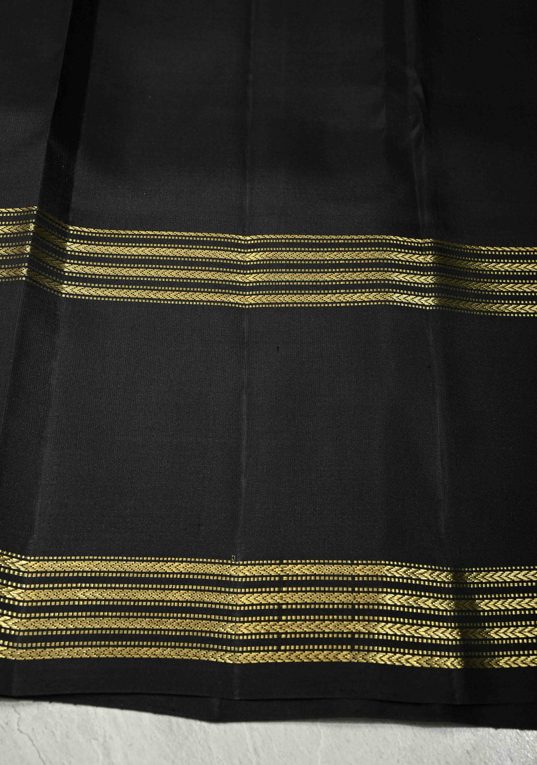 Authentic Yellow Korvai Gadwal Silk Saree with Grand Pallu, Black Borders and Zari | SILK MARK CERTIFIED