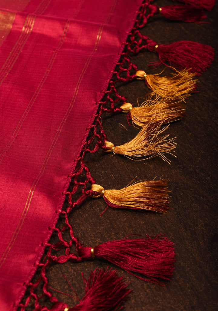 Charming Vintage Checks Gadwal Pure Silk Saree With contrast Red Border | SILK MARK CERTIFIED