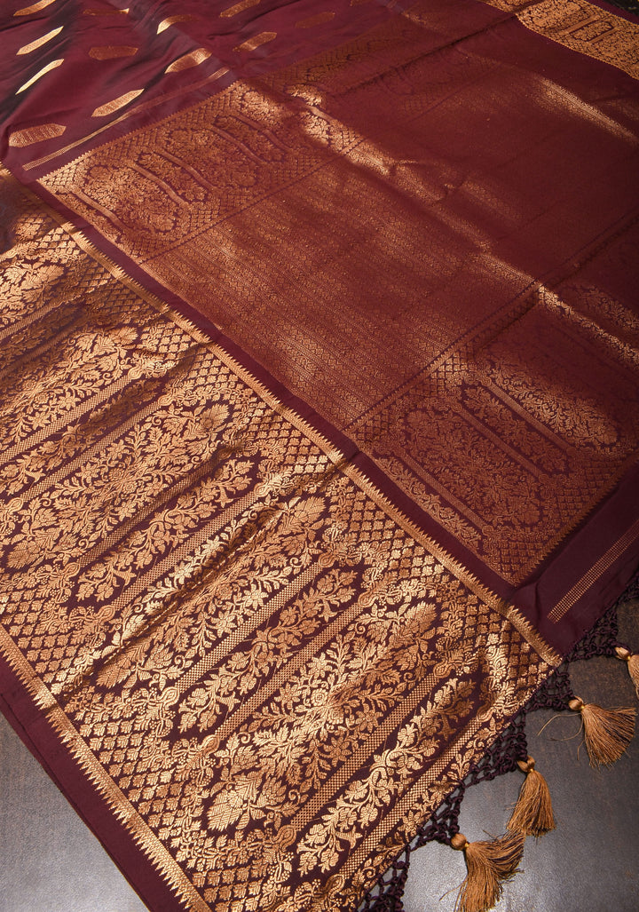 Stunning Maroon Vidya Balan Pure handwoven Gadwal Silk Saree with Grand Pallu and Ornate Arches Zari Border | SILK MARK CERTIFIED