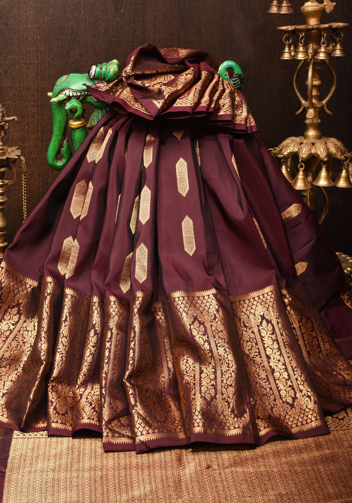 Stunning Maroon Vidya Balan Pure handwoven Gadwal Silk Saree with Grand Pallu and Ornate Arches Zari Border | SILK MARK CERTIFIED
