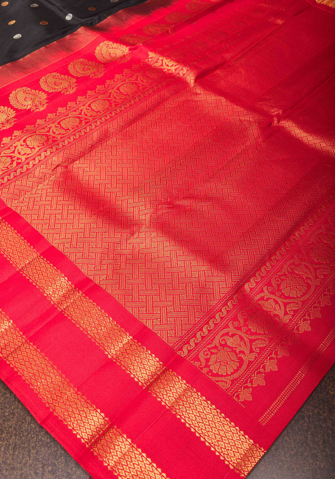 Black Gadwal Silk Saree with Sona Rupa Buttas and Contrast Rettaipet Border | SILK MARK CERTIFIED