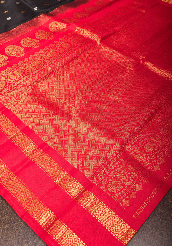 Black Gadwal Silk Saree with Sona Rupa Buttas and Contrast Rettaipet Border | SILK MARK CERTIFIED