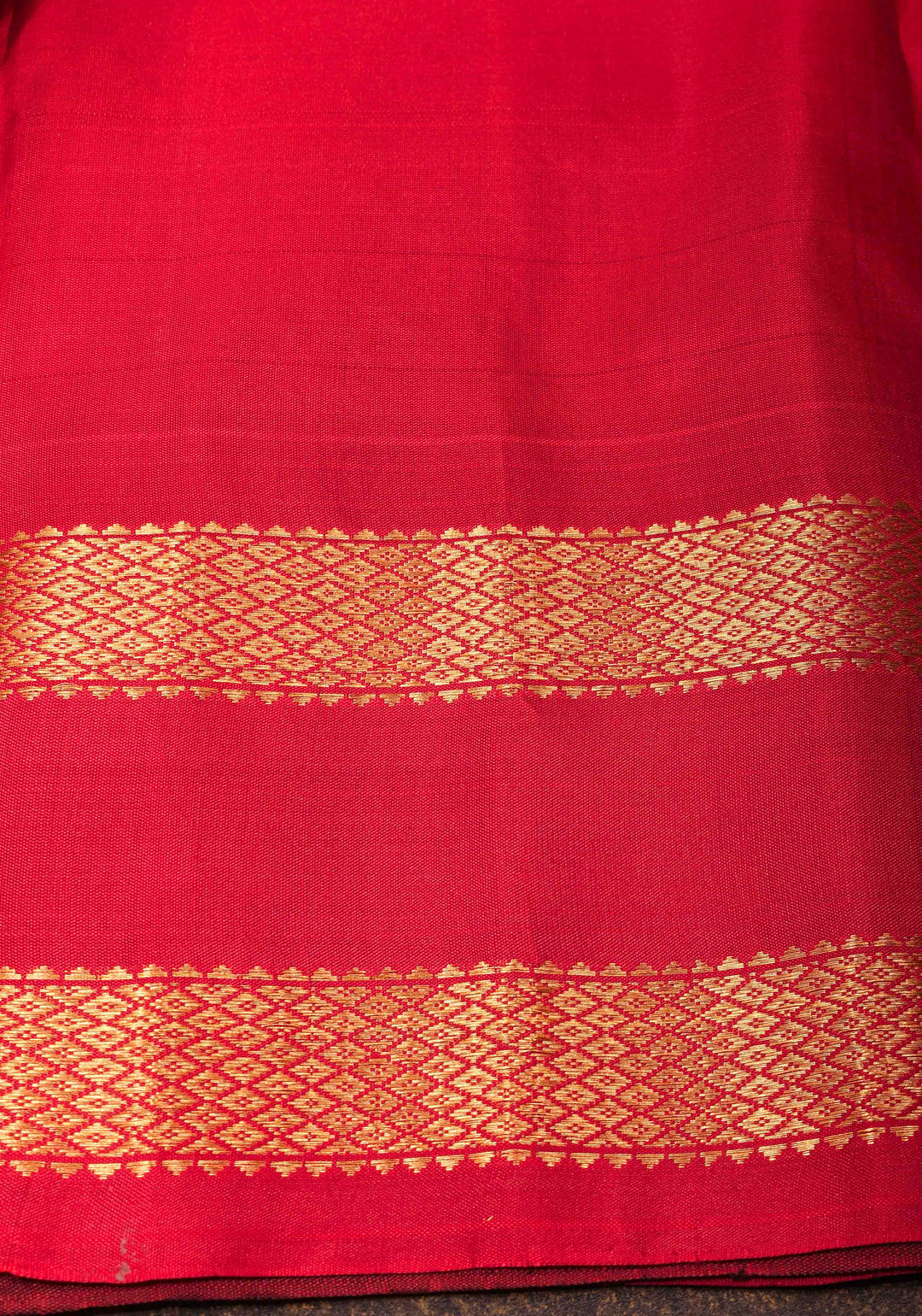 Black Gadwal Silk Saree with Sona Rupa Buttas and Contrast Rettaipet Border | SILK MARK CERTIFIED