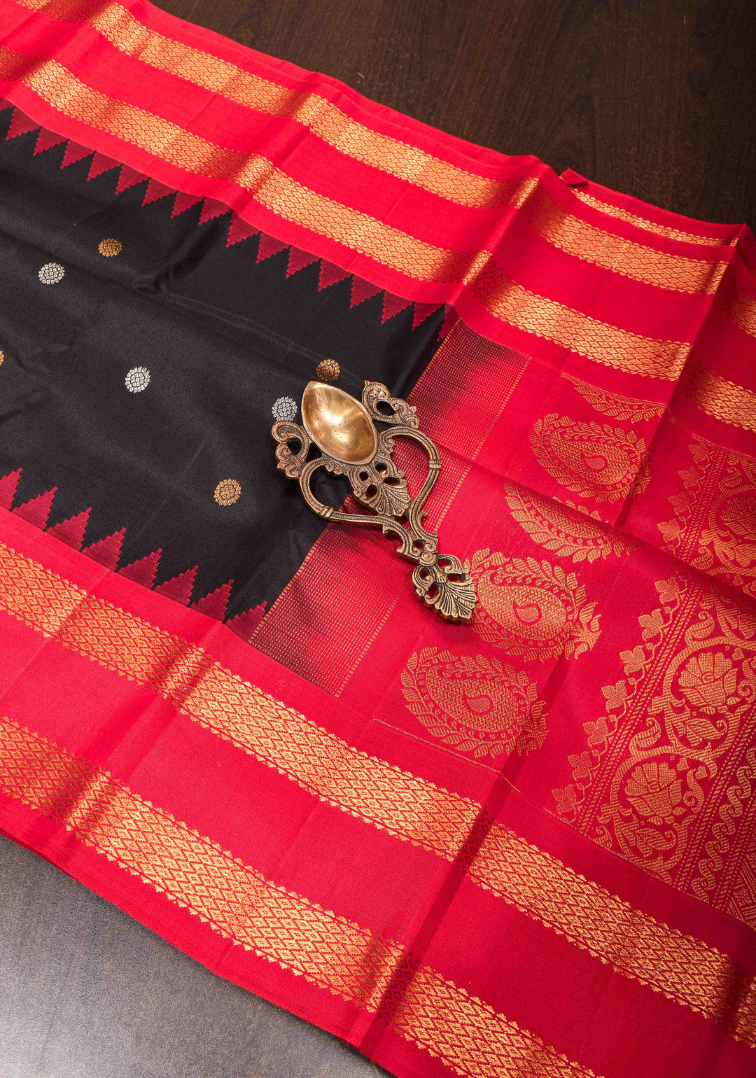 Black Gadwal Silk Saree with Sona Rupa Buttas and Contrast Rettaipet Border | SILK MARK CERTIFIED