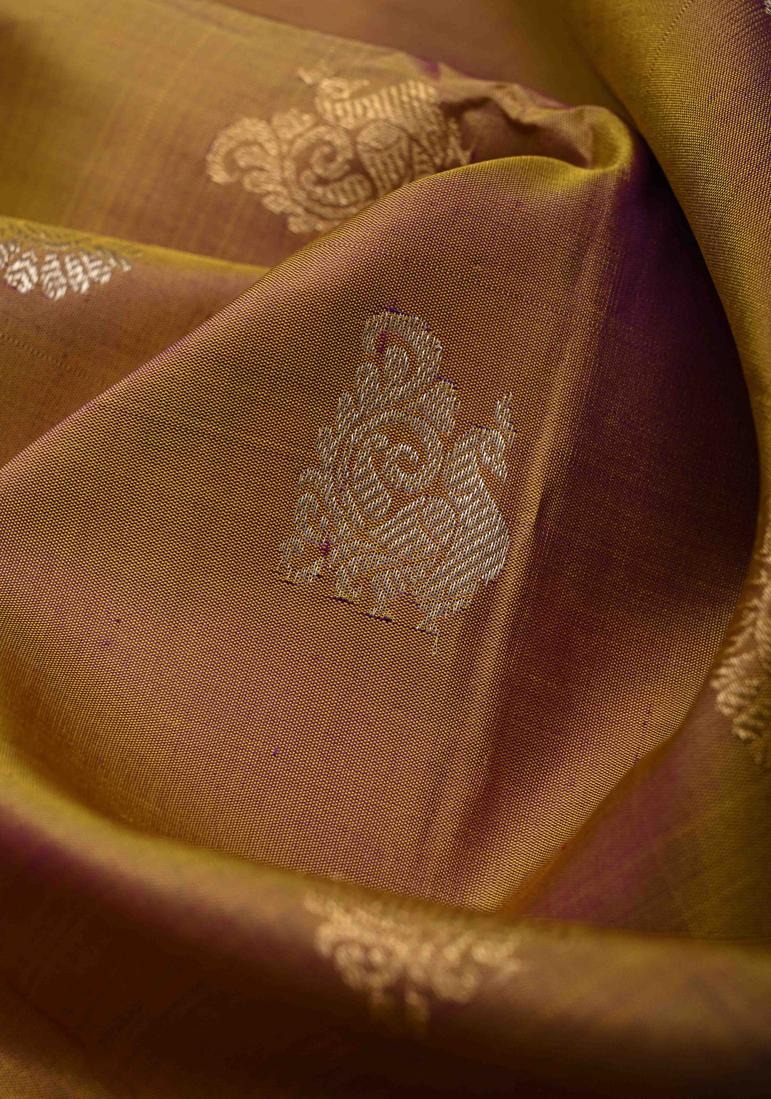 Gold Dual Tone Gadwal Silk Saree with Silver-Gold  Buttas and Contrast Wide Border | SILK MARK CERTIFIED