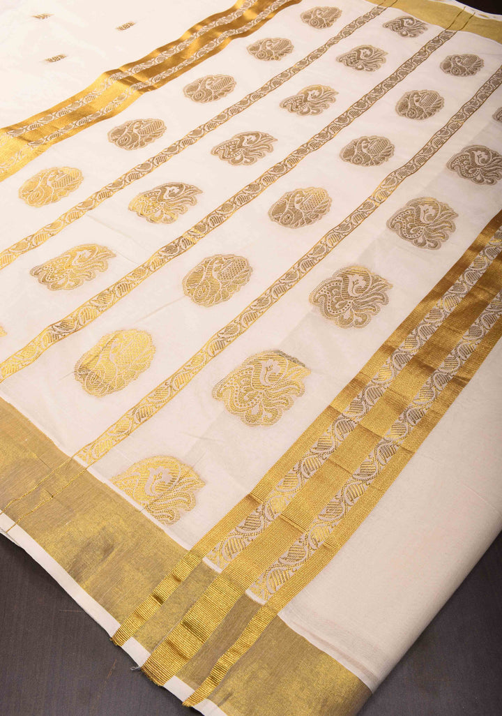 Elegant Kerala Kasavu Saree in Off White and Gold. Stunning Top Seller Saree!