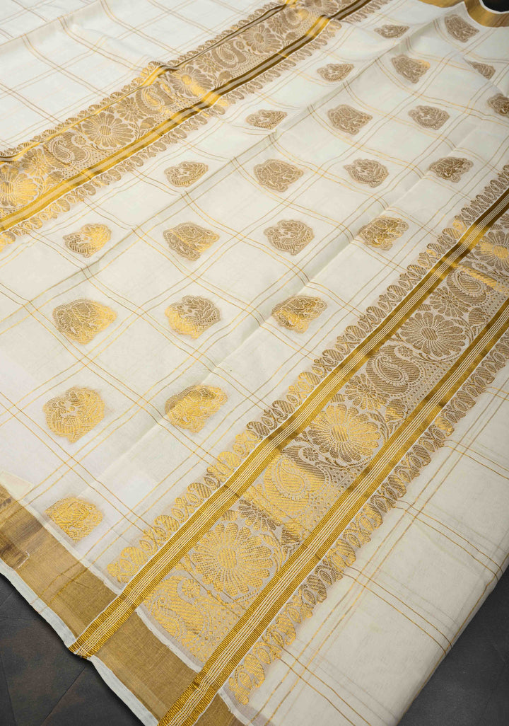 Elegant Kerala Kasavu Saree in Off White and Gold. Stunning Top Seller Saree!