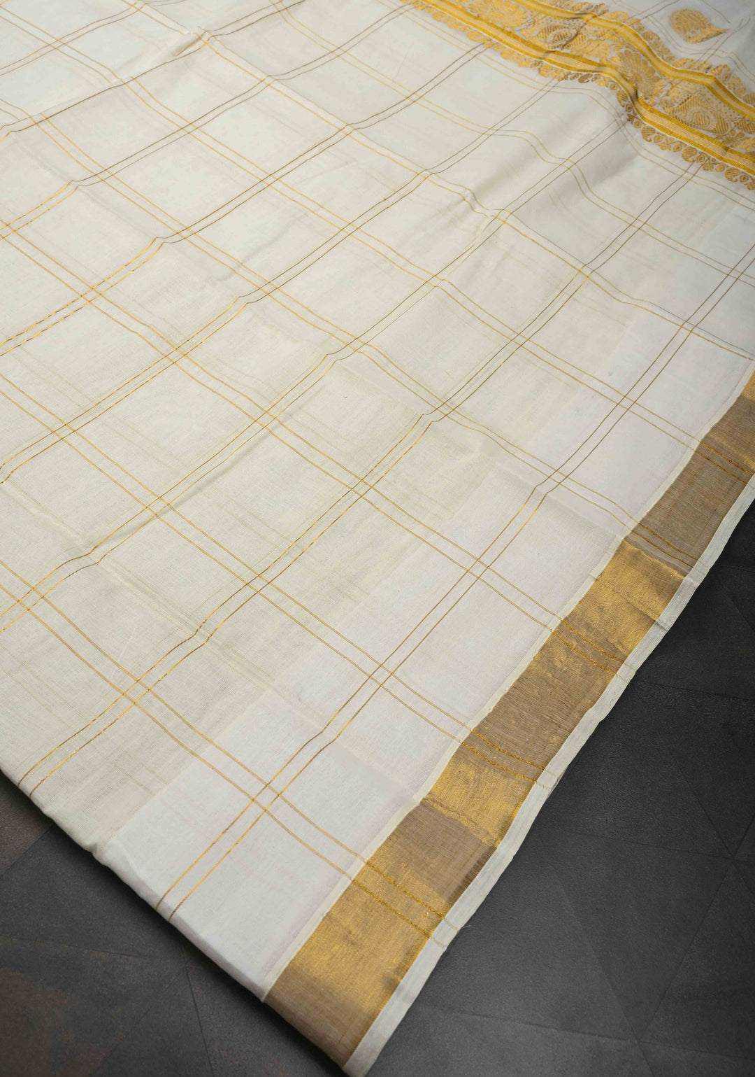 Elegant Kerala Kasavu Saree in Off White and Gold. Stunning Top Seller Saree!