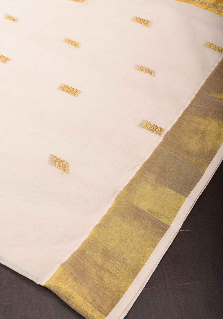 Elegant Kerala Kasavu Saree in Off White and Gold. Stunning Top Seller Saree!