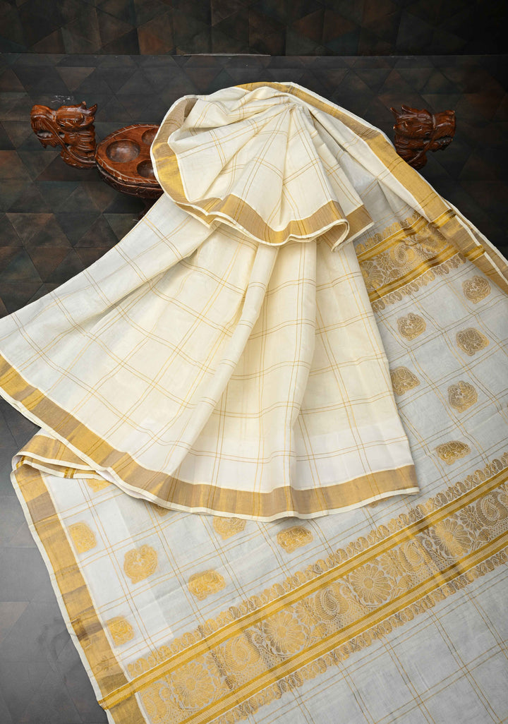 Elegant Kerala Kasavu Saree in Off White and Gold. Stunning Top Seller Saree!