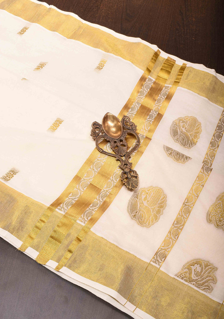Elegant Kerala Kasavu Saree in Off White and Gold. Stunning Top Seller Saree!