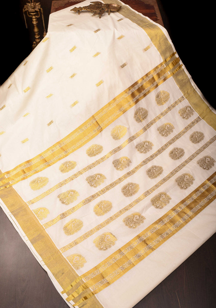 Elegant Kerala Kasavu Saree in Off White and Gold. Stunning Top Seller Saree!