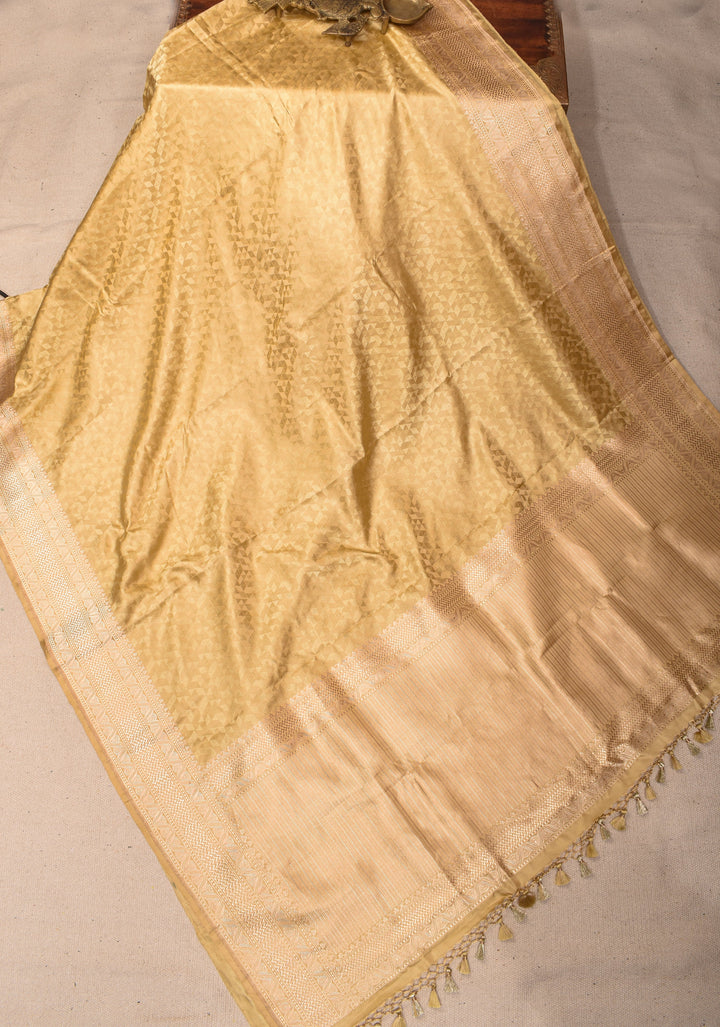 Elegant Golden Banarasi Silk Saree with Subtle Textured tanchoi weave and zari borders| SILK MARK CERTIFIED