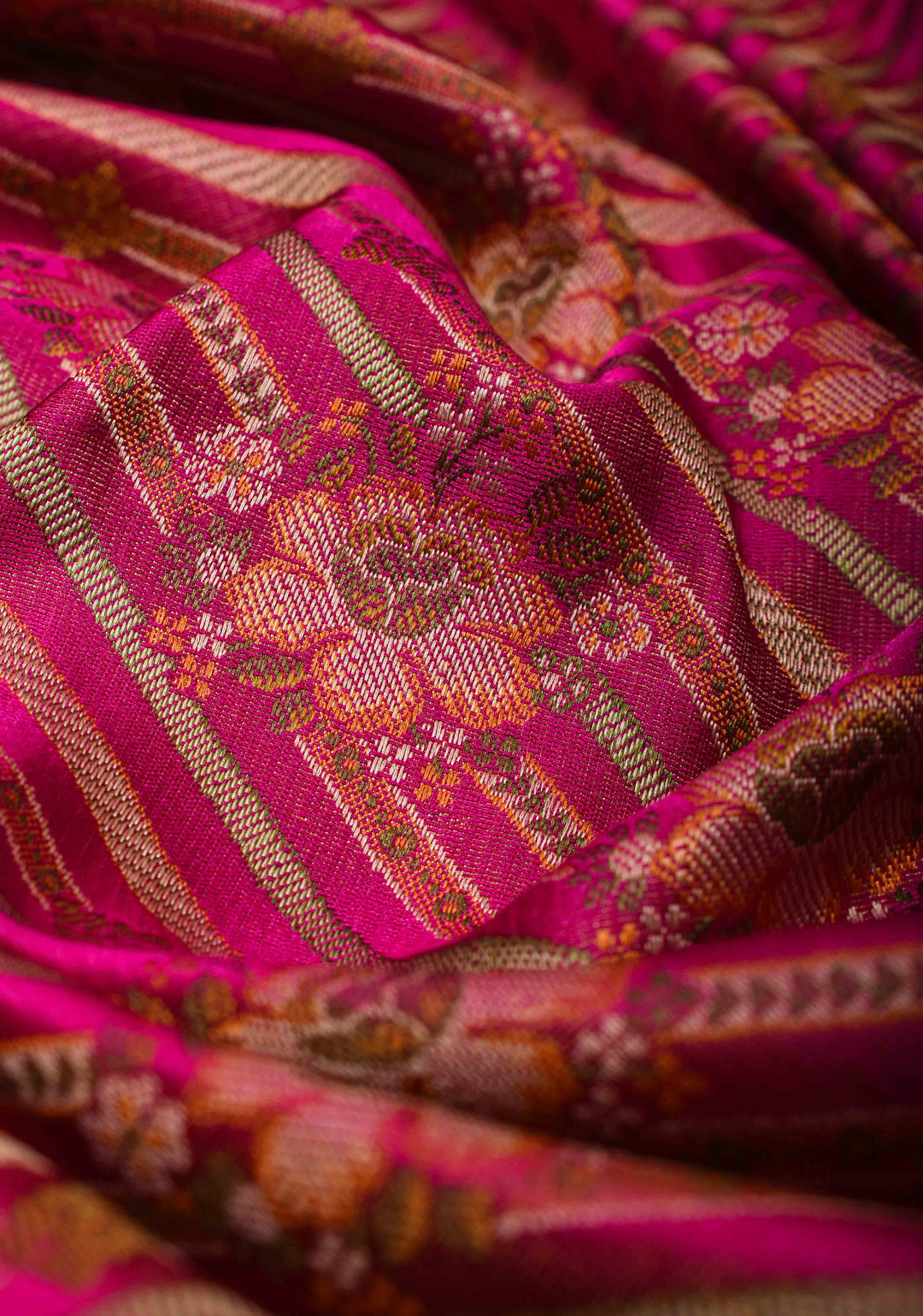 Magenta Tanchoi Floral Banarasi Silk Saree in Pure Silk Satin | SILK MARK CERTIFIED (Copy)