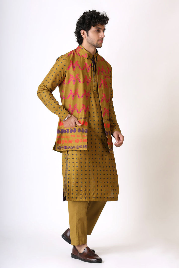 SMRITI OLIVE MAYIL JACKET | SHOBITAM