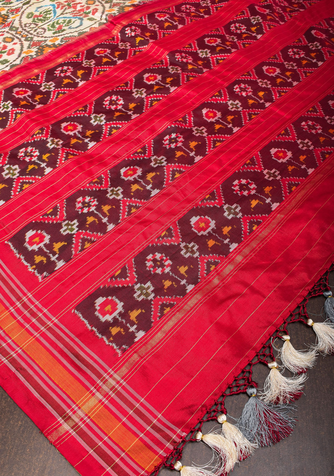 Ivory Pure Silk Saree with Intricate Ikkat patterns | SILK MARK CERTIFIED