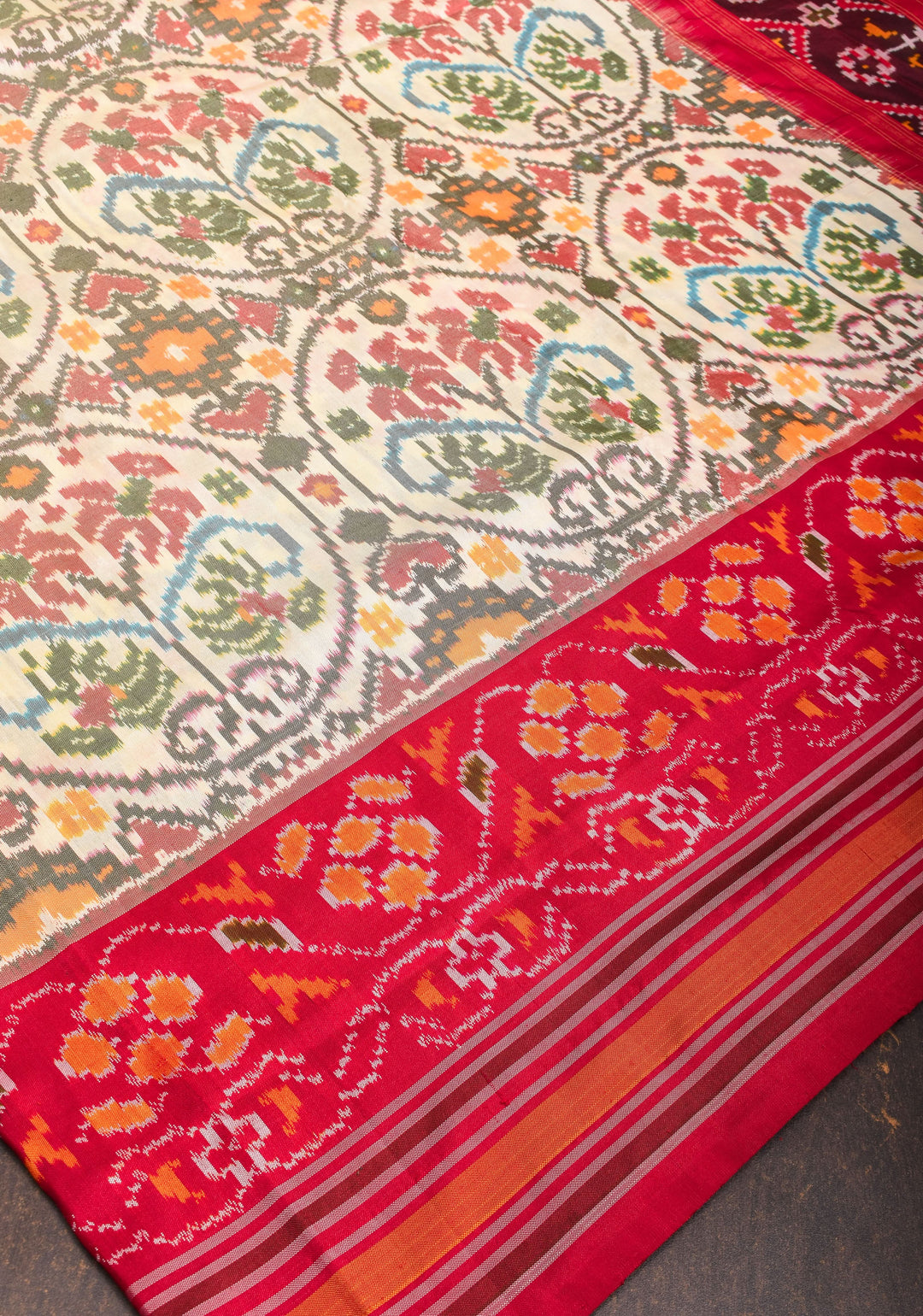 Ivory Pure Silk Saree with Intricate Ikkat patterns | SILK MARK CERTIFIED