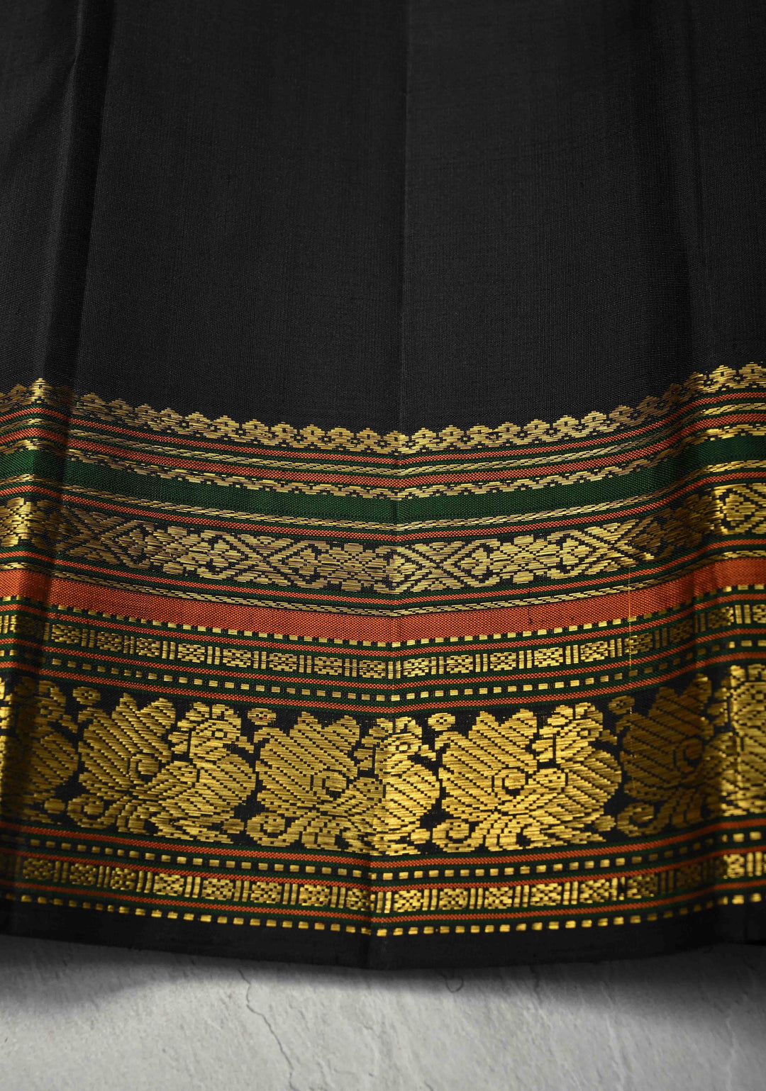 Korvai Offwhite and Black   Kanjivaram Pure Silk Saree with Contrast Temple and Zari Border | SILK MARK CERTIFIED