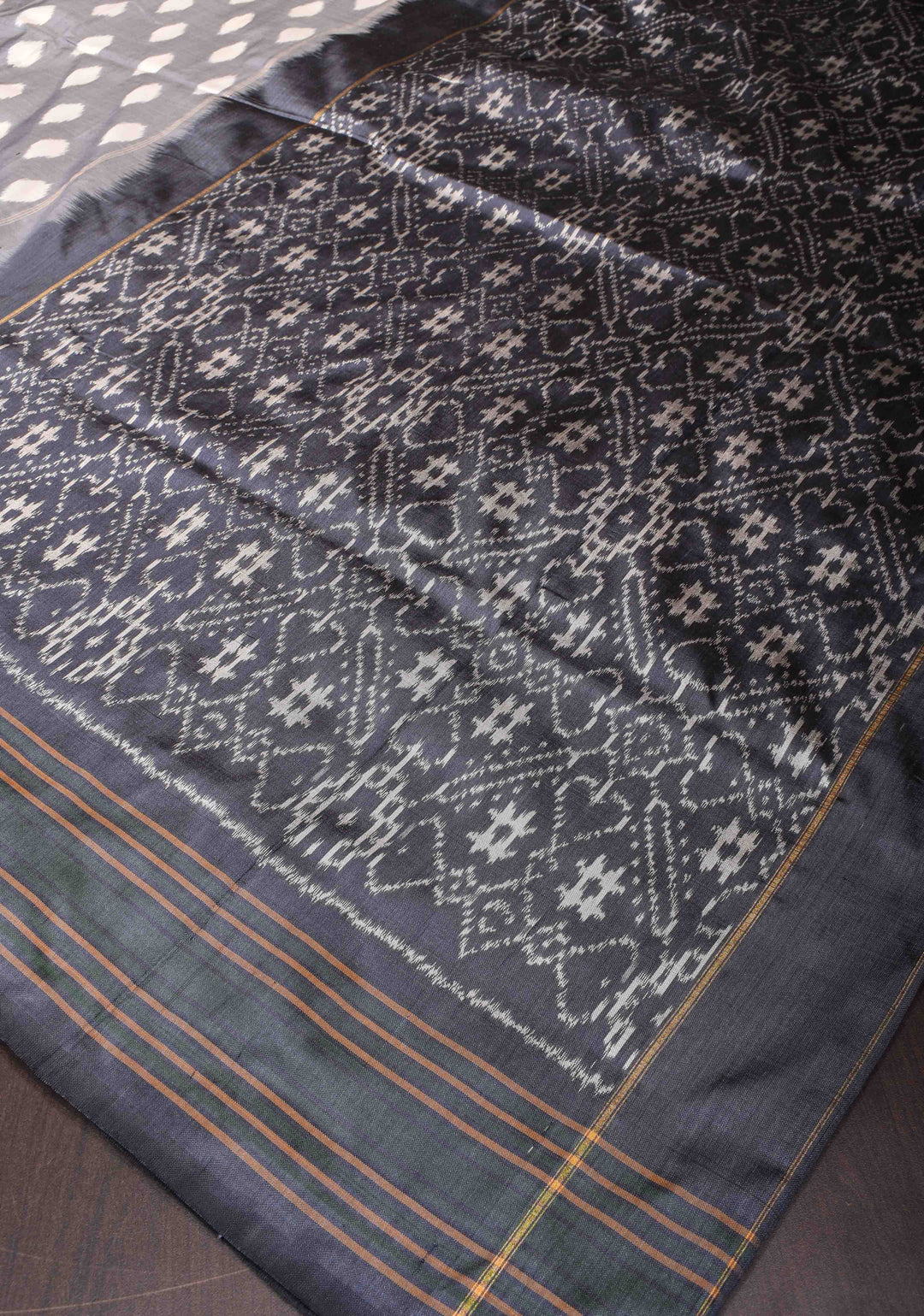 Gray and White Scalloped Design Pure Ikat Silk Saree| SILK MARK CERTIFIED
